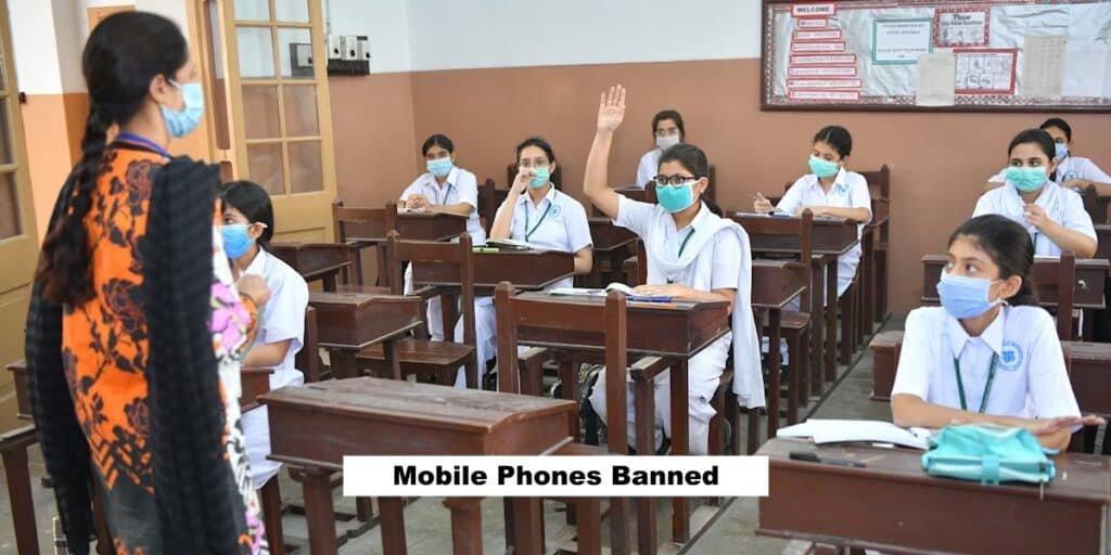 Use of mobile phones in classrooms banned in colleges across Punjab