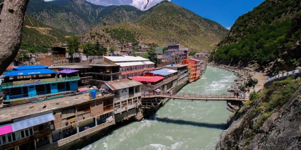 KP Govt closes hotels, bans activities along Swat River amid flood risk