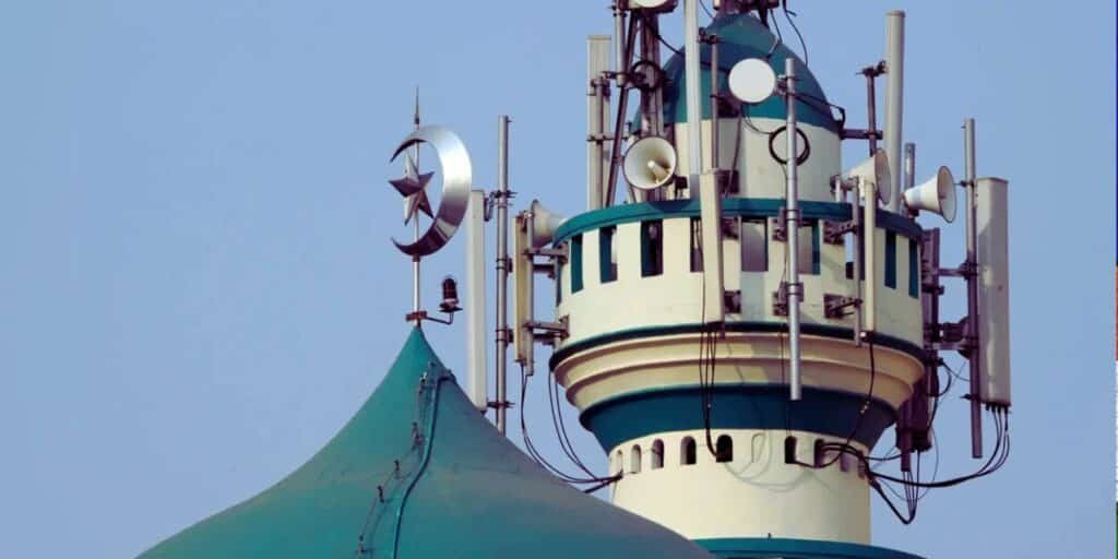 Azaan banned on loudspeakers in Mumbai, Muslims forced to use mobile apps