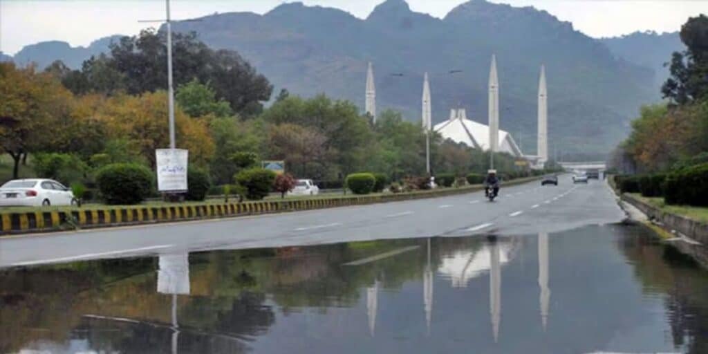 Flight operations disrupted, streets flooded as heavy rains hit Islamabad, Rawalpindi