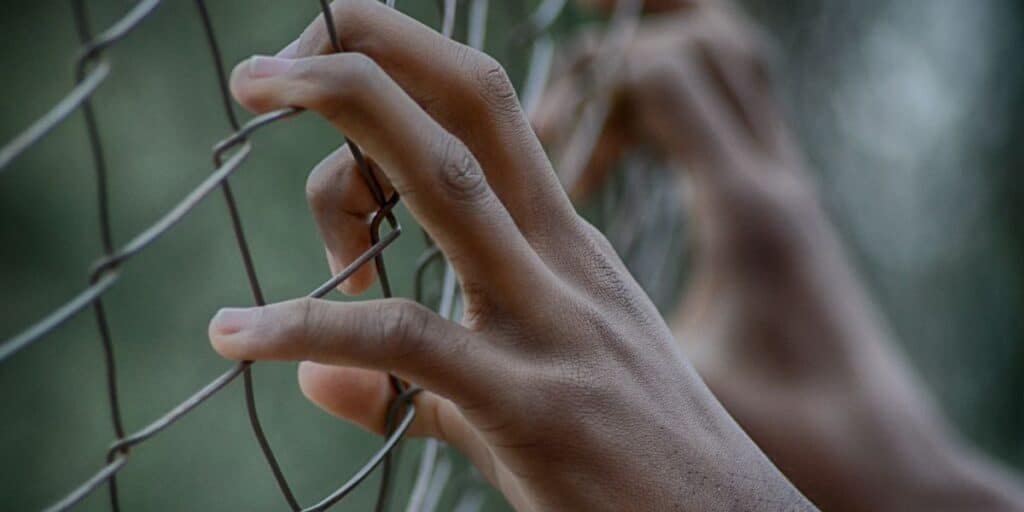 Pakistan, India exchange prisoner lists; Islamabad demands action on detainee rights